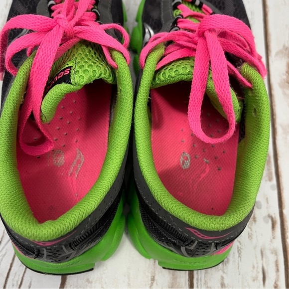 Saucony Virrata Women’s‎ Running Shoes Size 8 Gray Green Pink - Picture 2 of 8